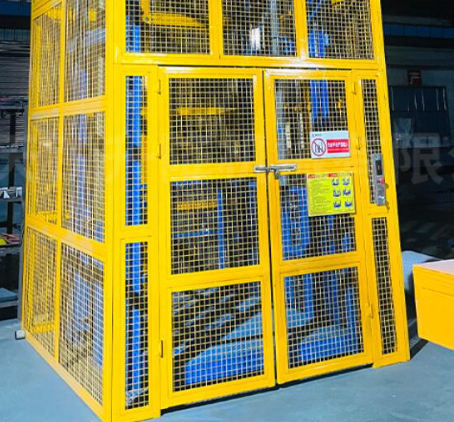 红原货梯可以安装在室外吗